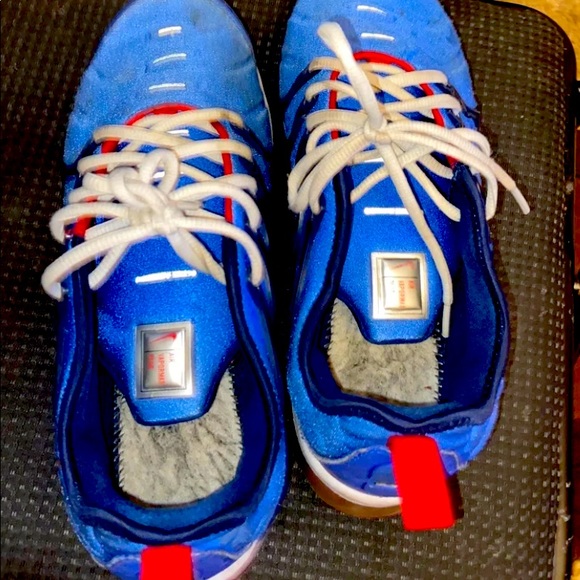 This shoes is use but is still good for use. if you buy I will clean it nice - Picture 2 of 3